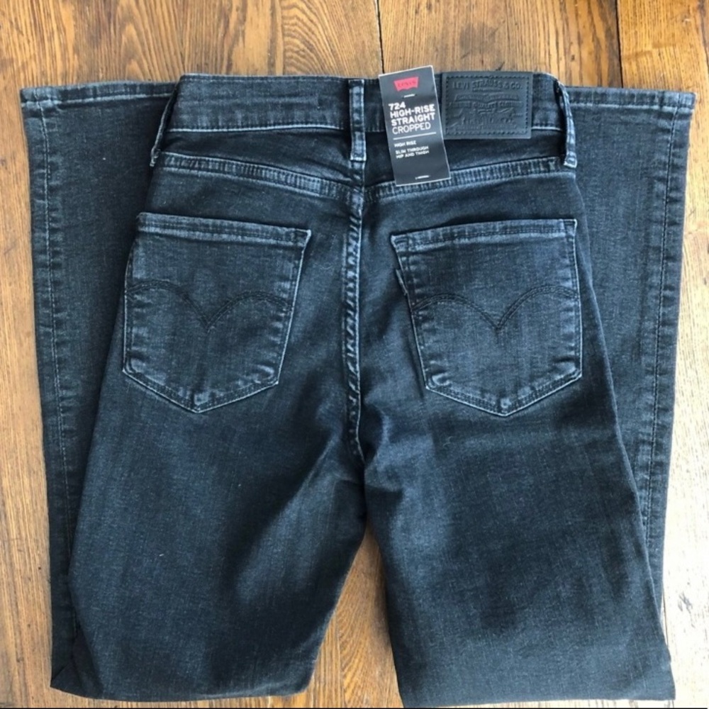 NWT black Levi’s cropped jeans